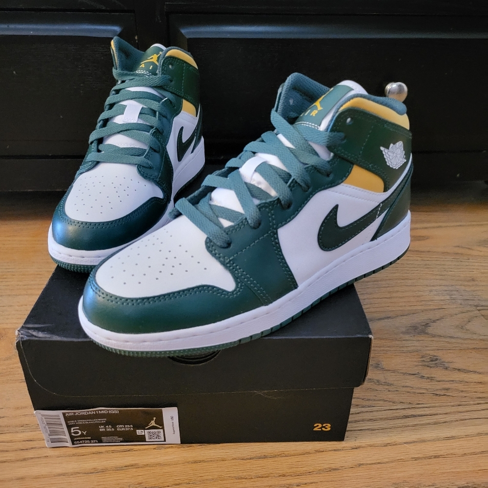 Jordan 1 Mid - Sonics (Size 5Y/W6.5)